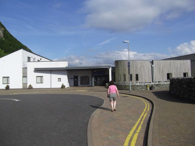 File:Ysbyty Alltwen, Tremadog (geograph 4170394).jpg