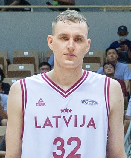 File:08.22 總統出席「FIBA 2023世界盃籃球賽熱身賽」 (53134661940) (cropped).jpg