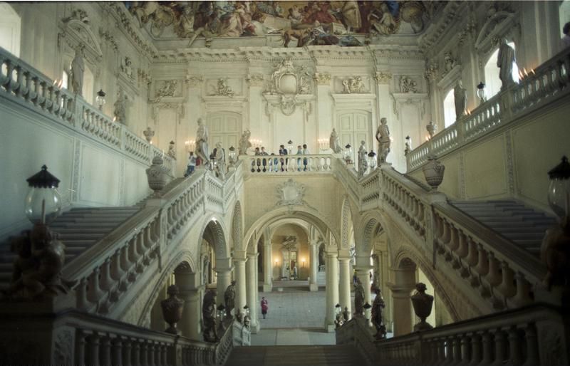 File:Bundesarchiv B 145 Bild-F079088-0003, Würzburg, Residenz.jpg