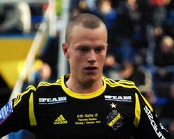 File:Daniel Gustavsson (vs. Gefle in 2012, cropped).jpg