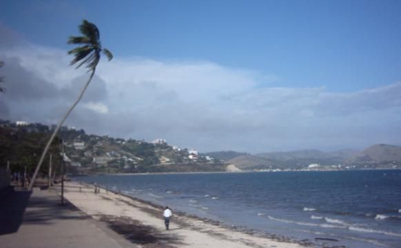 File:Ela Beach Port Moresby.JPG