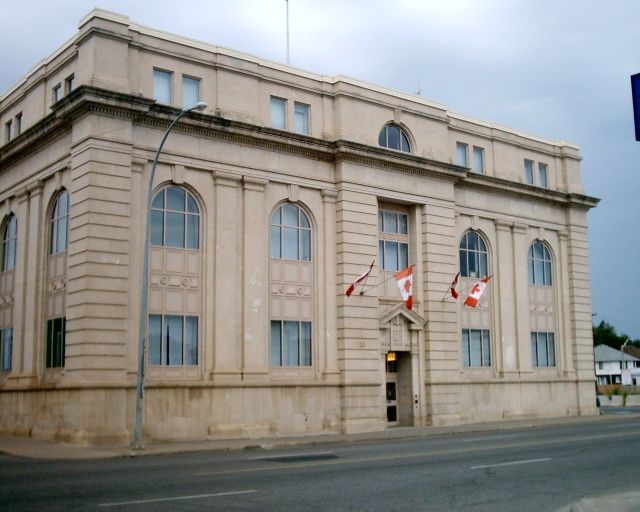 File:Federal Building May Street Thunder Bay.jpg