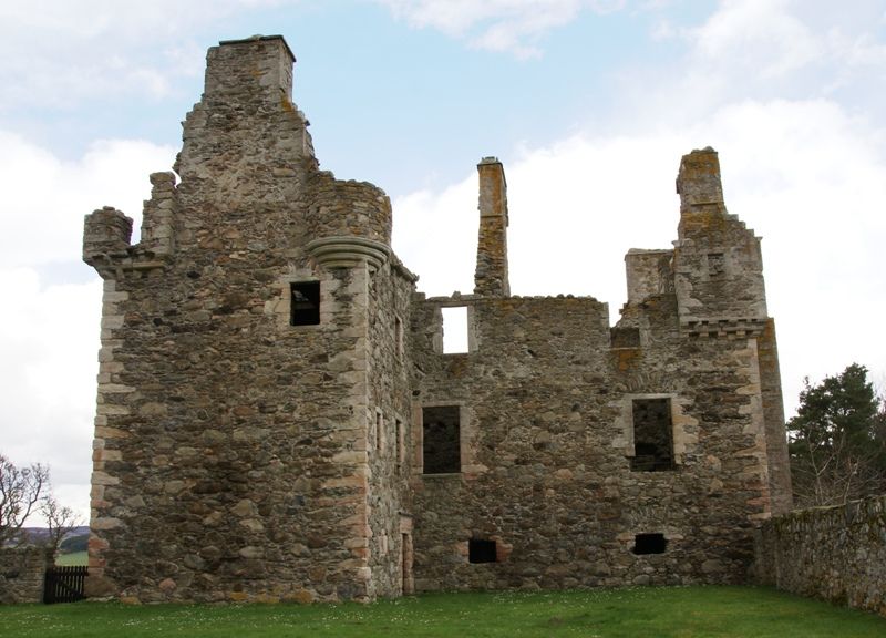 File:Glenbuchat Castle 20080502 02.jpg