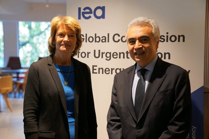 File:Lisa Murkowski with Fatih Birol.jpg