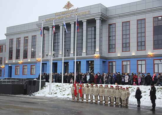 File:Nakhimov Naval School (Murmansk).jpg