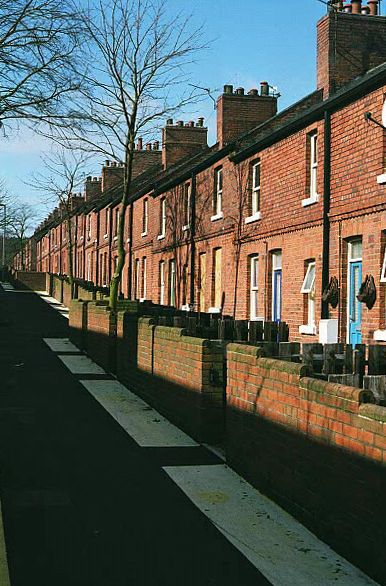 File:Newstead - terraced houses.jpg