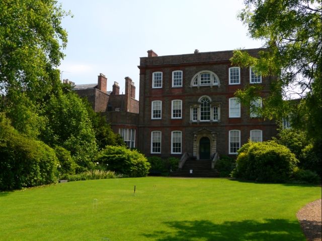 File:Peckover House 1.jpg