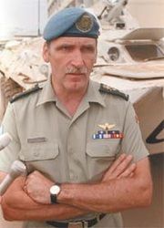 File:Roméo DALLAIRE.Général MINUAR.jpg