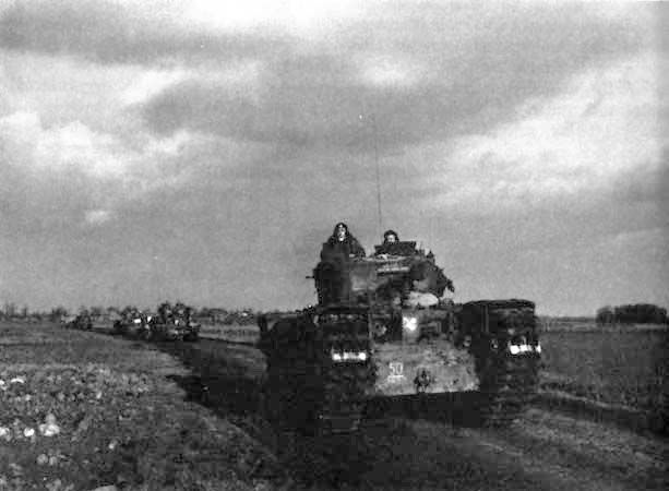 File:Tanks near geilenkirchen.jpg