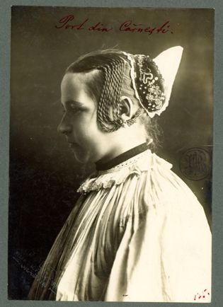 File:Adler - Costum feminin din Cărneşti.jpg