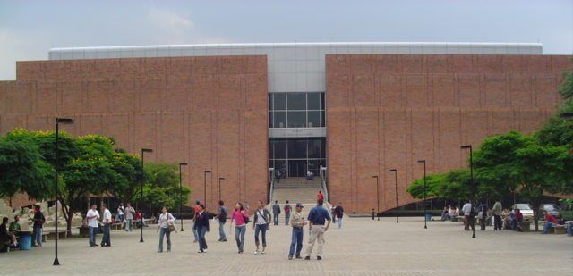 File:Biblioteca-EAFIT.JPG