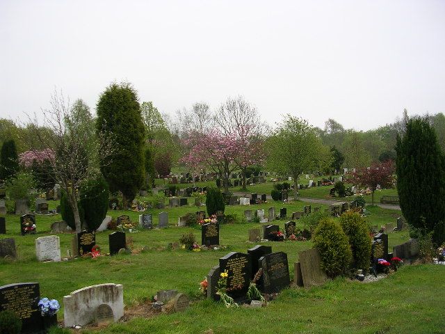 File:Blackley Cemetery - geograph.org.uk - 6179.jpg