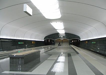 File:Kazan Metro Gorki Station.jpg