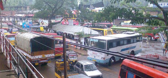 File:Omassery Bus stand Traffic.jpg