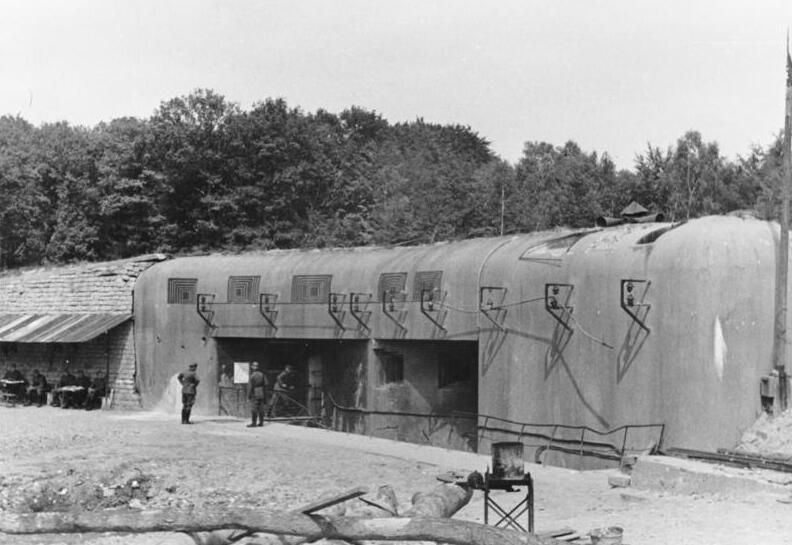 File:Bundesarchiv Bild 146-1980-001-35, Maginot-Linie, Panzerwerk Schöneburg.jpg