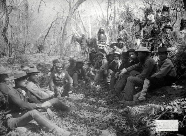 File:Council between General Crook and Geronimo.jpg