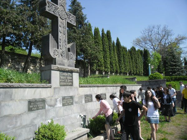 File:Noyemberyan memorial.jpg