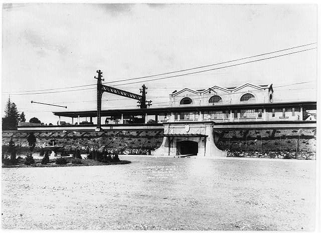 File:Quaker Ridge Train Station.jpg