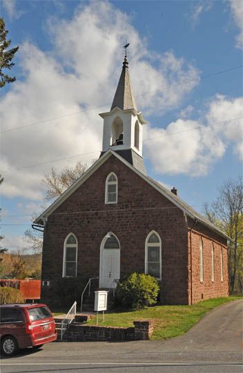 File:REINHOLDS STATION TRINITY CHAPEL, LANCASTER COUNTY, PA.jpg