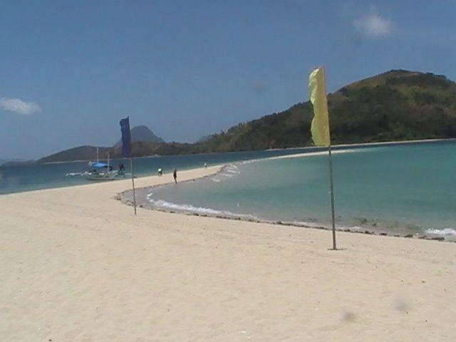 File:Sandbar, Bulubadiangan Island.jpg