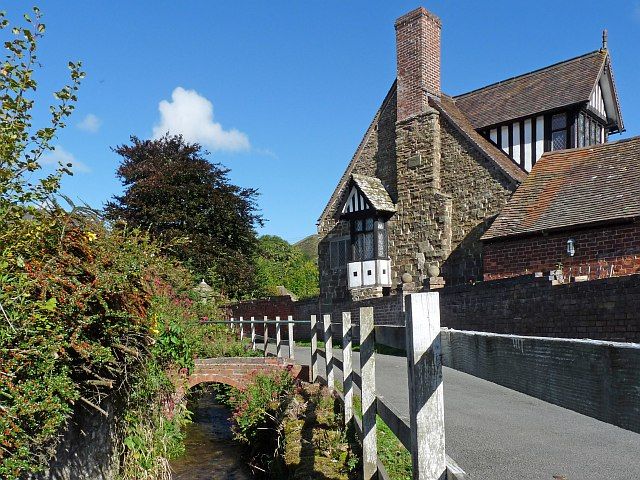 File:Tan House, Little Stretton (geograph 2081400).jpg