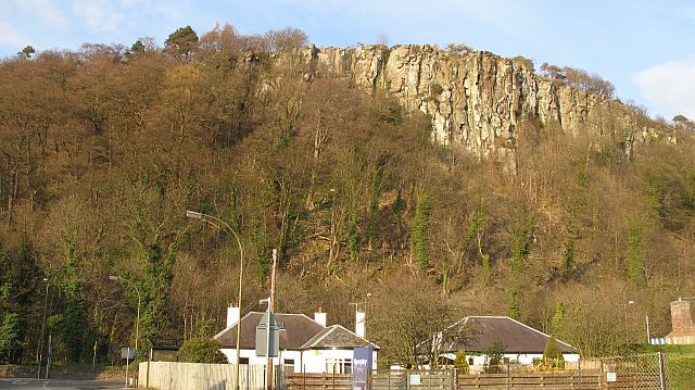 File:Abbey Craig - geograph.org.uk - 770473.jpg