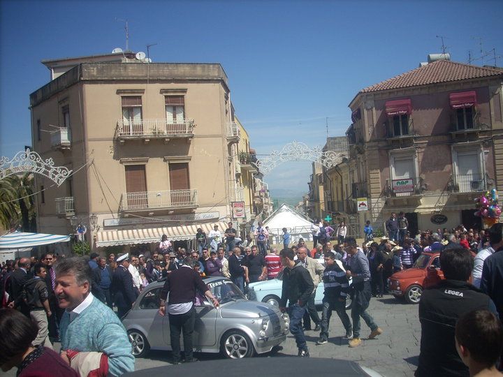 File:Crowded Ramacca.jpg