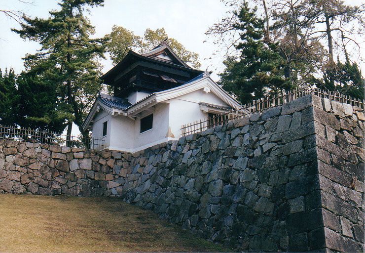 File:Fukuyama castle Bell tower.jpg