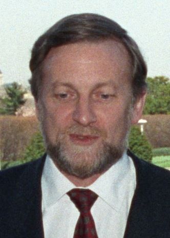 File:GarethEvans-crop.JPG