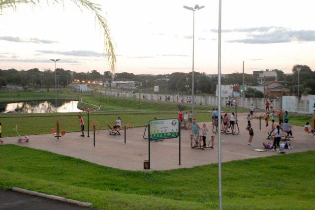 File:Parque Sucupira.jpg