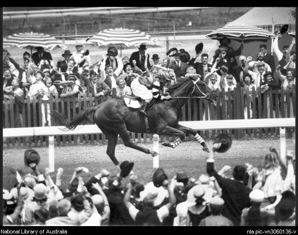 File:Phar Lap wins the Melbourne Cup.jpg