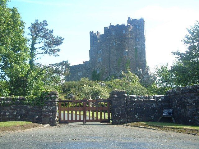 File:Roch Castle - geograph.org.uk - 18831.jpg