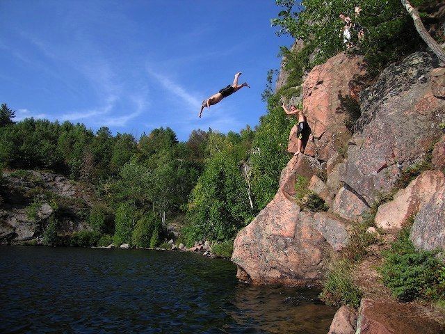 File:Rock Diving in North Bay.jpg