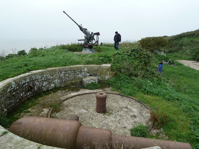 File:Split Rock Battery, Steep Holm (geograph 2105599).jpg