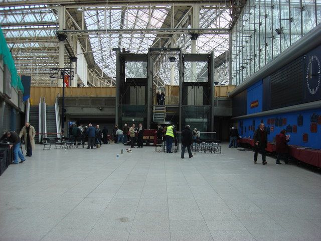 File:Waterloo International Station concourse.jpg