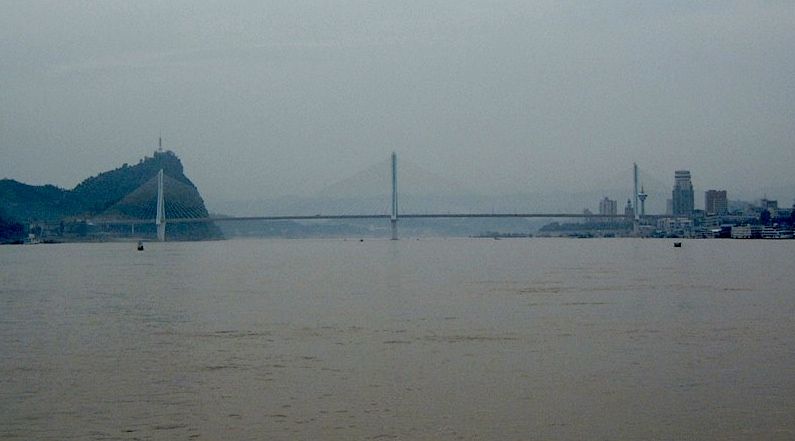 File:YilingThreeTowerBridgeClipAdj.jpg