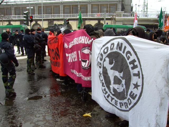 File:Antifa blockade Dresden 2010.jpg