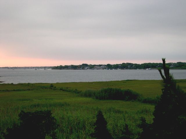 File:Clam Pond at sunrise.JPG