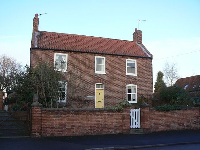 File:College Farmhouse - geograph.org.uk - 1620632.jpg