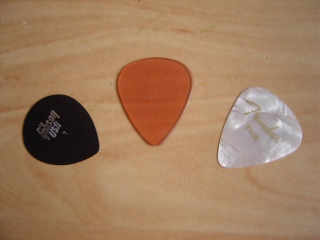 File:Guitar picks DSC06879.jpg