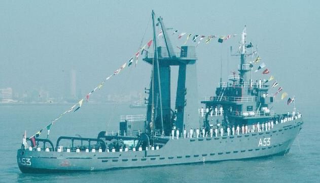 File:INS Matanga (A53).JPG