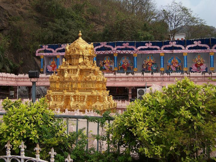 File:Kanaka Durga Temple.jpg