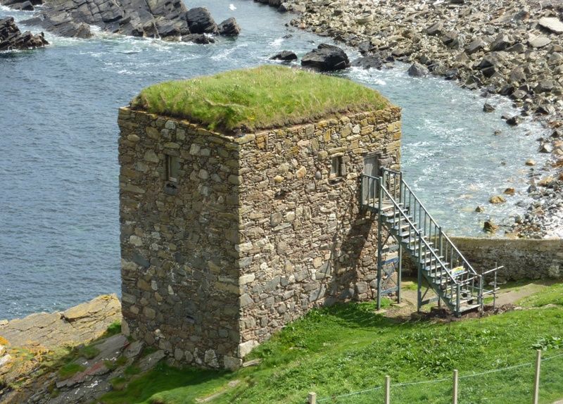 File:Kinnaird Head Castle Lighthouse 20110520 wine tower.jpg