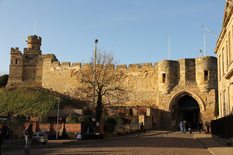 File:Lincoln Castle - geograph.org.uk - 3808174.jpg