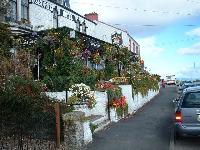 File:Osbourne Hotel, Innellan.jpg