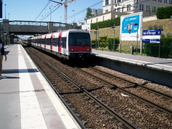 File:RER A - Gare ValdEurope 2.JPG