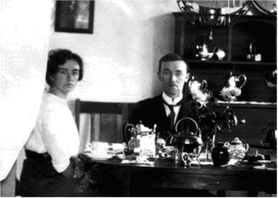 File:Robert John and Mary Jane Davidson.jpg