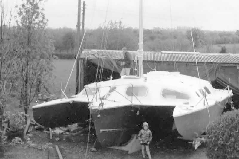 File:Triune trimaran under construction 1972.jpg