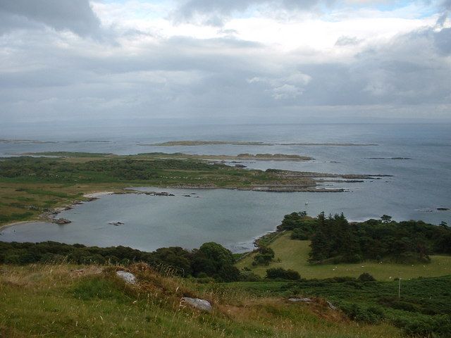 File:Ardilistry Bay from Cnoc Rhaonastil.jpg