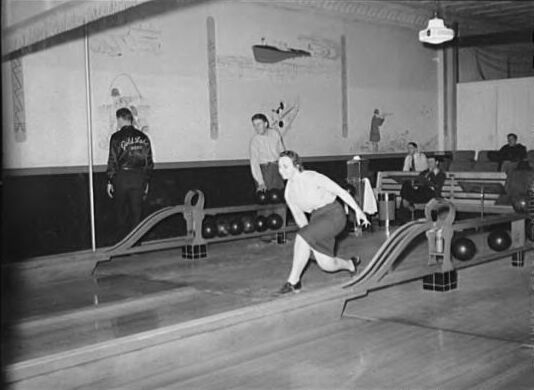 File:Bowling alley - DPLA - c898d293d20cc223f059cf40eff3d899 (cropped).jpg